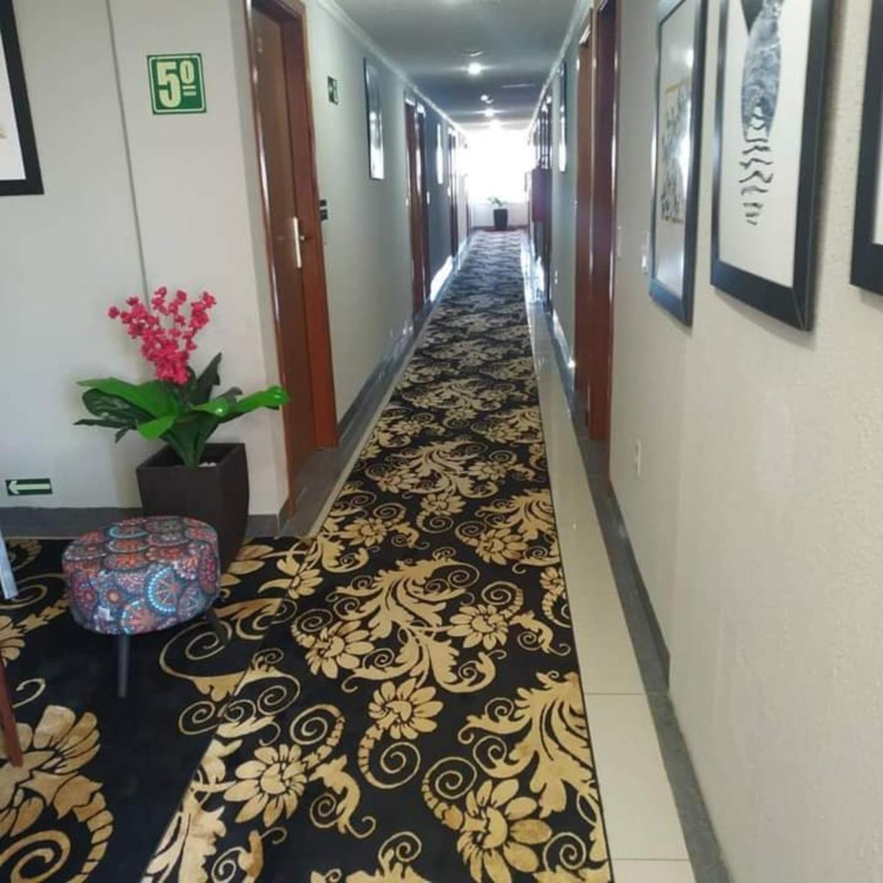 Turis Hotel Dourados Kültér fotó
