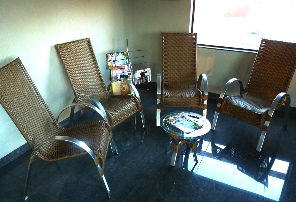 Turis Hotel Dourados Kültér fotó
